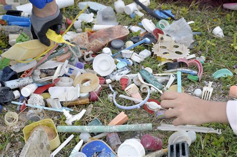 三年海廢人生 她撿遍海漂垃圾 女星白家綺感動參與｜東森新聞：新聞在哪 東森就在哪裡