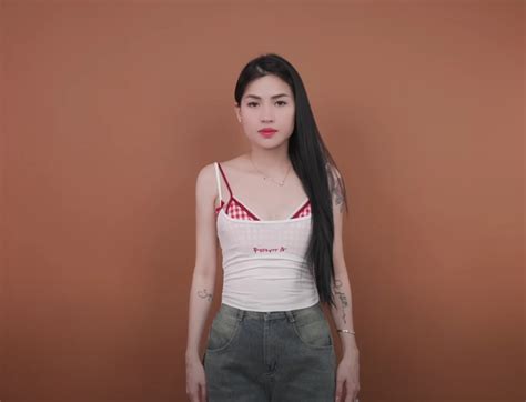 Chiến thần Hà Linh review mẫu áo hot TikTok Chê tả tơi mặc phát ngượng