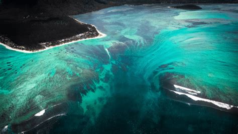 You Can Find An Underwater Waterfall In Mauritius Iflscience