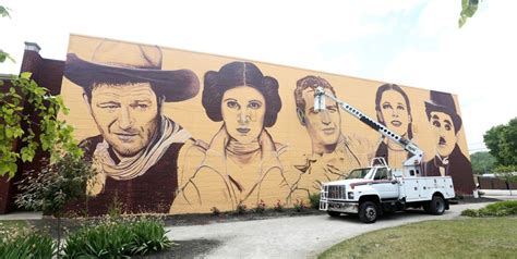 New Mural Honors Hollywood Stars At Miamisburg Plaza Theatre