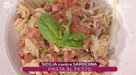 Natale Giunta In Gran Forma Con La Ricetta Dei Fusilloni Con Pesto Alla