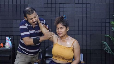 Girl Received Heavy Oil Body Massage From Asim Barber Loud Neck