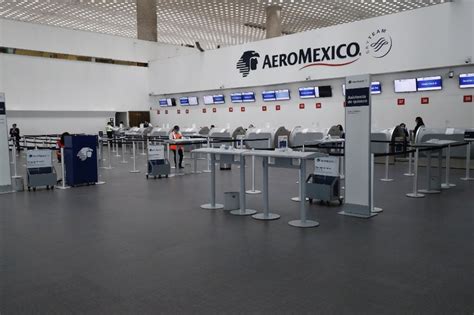 La Jornada Sobrecargos de aviación rotarán permisos sin goce salarial