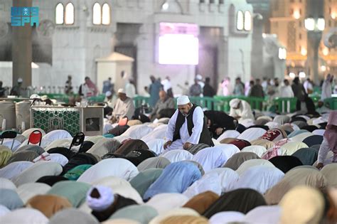 ‎رمضان عدسة واس توثق مشاهداً لجموع المصلين أثناء صلاة القيام في