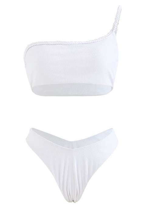 Ensemble de bikini blanc tressé à une épaule Retro Indie and Unique