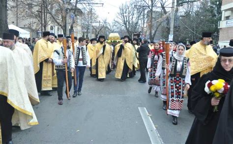 Moa Tele Sf Ntului Grigorie Decapolitul Au Fost Aduse La Gala I Sute