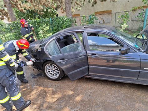 Autoturism Cuprins De Fl C Ri Proprietarul A V Zut Fumul I A Chemat