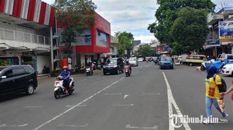 Hari Pertama Ppkm Darurat Begini Situasi Jalanan Dan Pertokoan Di