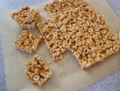 Peanut Butter And Honey Cereal Bars The Hungry Lyoness Recipe Honey Granola Bar Recipe