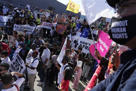 Hundreds protest at COP27 summit in Egypt - The Globe and Mail