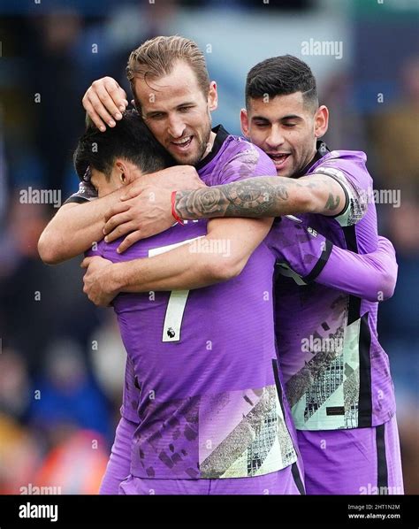 Tottenham Hotspurs Son Heung Min Left Celebrates With Harry Kane