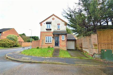 Arterial Road Rayleigh 3 Bed Detached House £340000