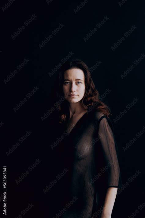 Foto De Stock Beautiful Natural Naked Girl Artistic Posing At A