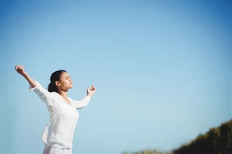 Premium Photo Calm Brunette Doing Yoga In A Sunny Day