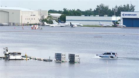 Heavy Rains Flood Fort Lauderdale Force Airport To Close