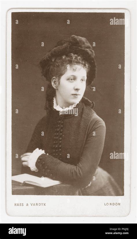 Attrayant assez belle femme victorienne femme dame dames Banque de ...