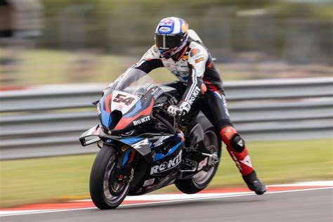 Wsbk Donington Course Toprak Razgatlioglu Teint La Concurrence