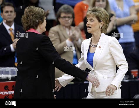 Tennessee Coach Pat Summitt Left Greets Baylor Coach Kim Mulkey