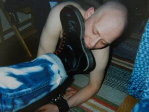 GAY SKINHEAD SLAVE SERVING MASTER Photo Gallery