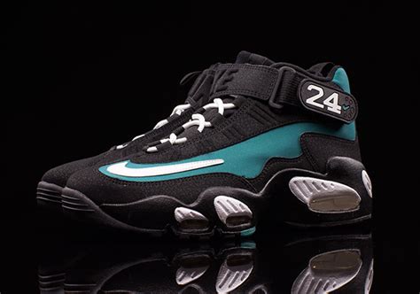 Ken Griffey Jr.’s First Nike Signature Shoe Returns Tomorrow ...