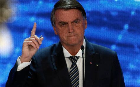 Jair Bolsonaro ataca a periodista en debate electoral Telediario México