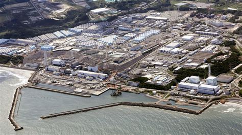 2 workers at Fukushima plant hospitalized after accidentally getting ...