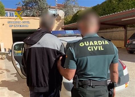 Un Guardia Civil Fuera De Servicio Detiene A Su Vecino Por Violencia De