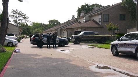 Houston officer-involved shooting: Man hospitalized after firing at officers | FOX 26 Houston