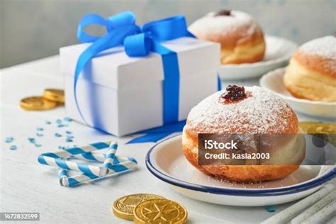 Frohes Chanukka Chanukka Süße Krapfen Geschenkboxen Weiße Kerzen Und