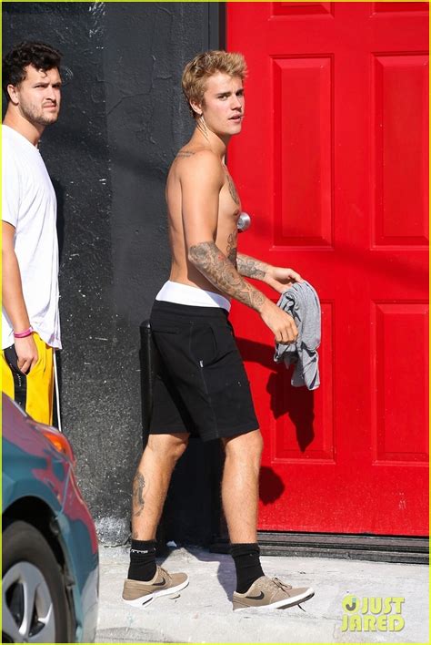 Full Sized Photo Of Justin Bieber Shirtless Skateboarding Justin