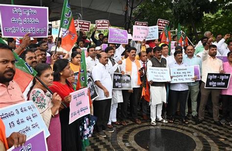 Congress Stages Protest Against Centre For Denying Rice To Karnataka