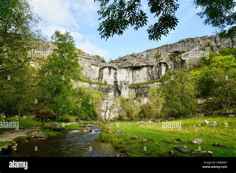 Malham Cove Malham North Yorkshire England Uk Stock Photo Alamy