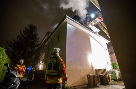 Blaulicht Aus Der Region Stuttgart Leonberg F Nfj Hrige Bei Unfall