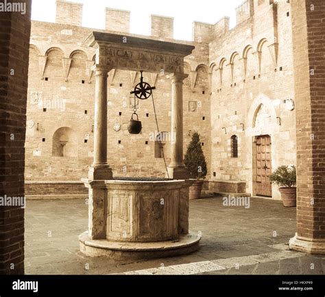 Ancient Water Well In A Italian City Italy Stock Photo Alamy