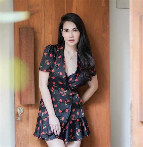 Potret Nila Patricia Adik Tante Atien Yang Gak Kalah Hot