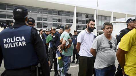 Cem Dias De Pris O Como A Vida Dos Presos Que Participaram Do