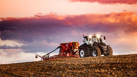 Traktor Valtra Q Serie 230 305 PS Denkt Wie Ein Profi Arbeitet