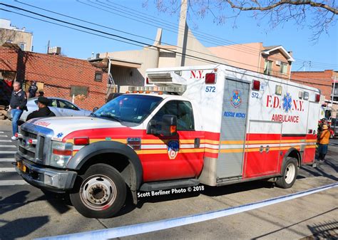 FDNY EMS AMBULANCE 572 RESCUE MEDICS Scott Berliner Flickr