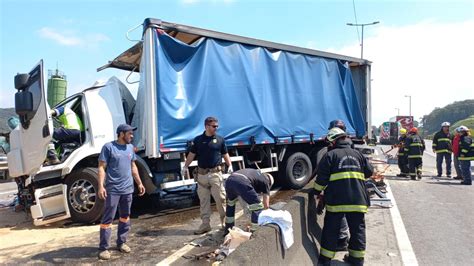 V Deo Engavetamento Deixa V Timas Feridas E Interdita A Br Em