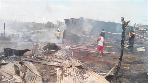 Sullana Incendio deja en la calle a más de 100 personas Cutivalú Piura