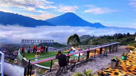 Pintu Langit Sky View Spot Terbaik Menikmati Keindahan Negeri Di Atas Awan