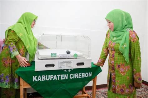 Khofifah Mulai Bergerak Dengan Seragam Muslimat Nu