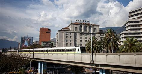 Fallece Mujer Que Se Lanzó Al Metro De Medellín Con Su Hija De 7 Años