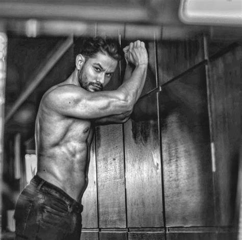 Kunal Khemu Body