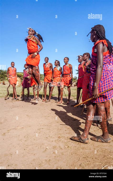 Maasai En Vestimenta Tradicional Fotograf As E Im Genes De Alta