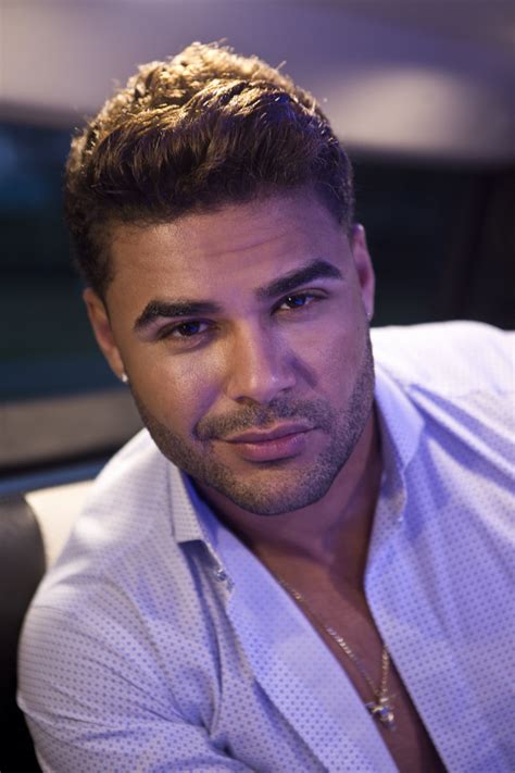 Delincuentes encañonan a Erick Sabater y lo asaltan en supermercado de