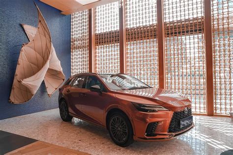 Mewah Berkelas Ini Deretan Mobil Lexus Yang Mengaspal Di Indonesia