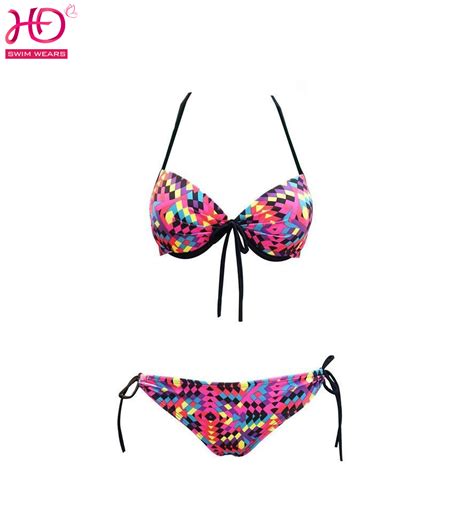 Bikini cạp thấp dây đen bảy sắc