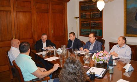 Senadores Oficialistas Recibieron A Representantes De La Producción Del