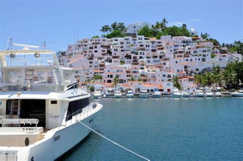 Port of Manzanillo, Mexico stock photo. Image of pier - 24885342